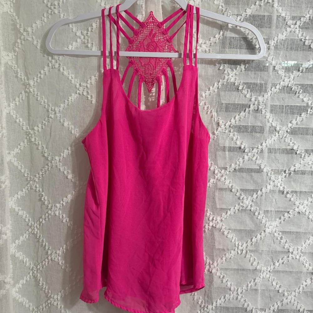 Crochet pink‎ tank